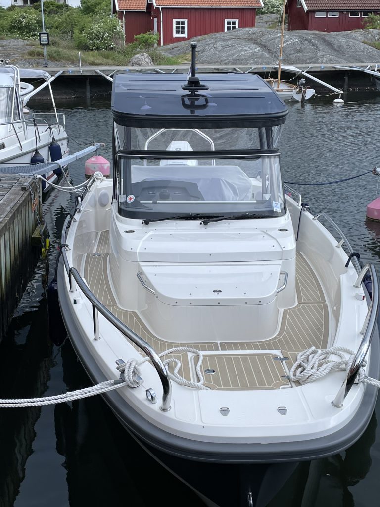 Nimbus T8 – 2020, one owner, large engine only 85 hours